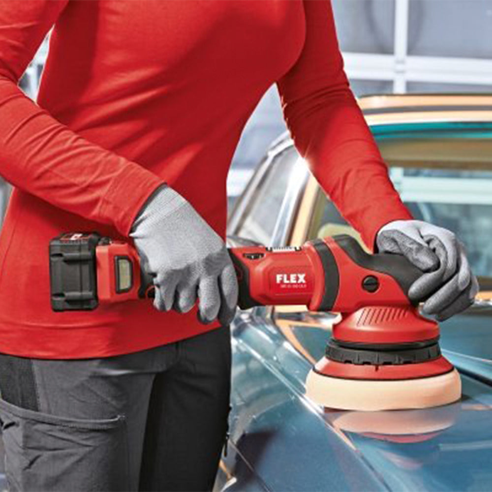 flex xfe 15 150 18.0-ec/5.0 set bs cordless da machine polisher being used to polish the bonnet of a blue car